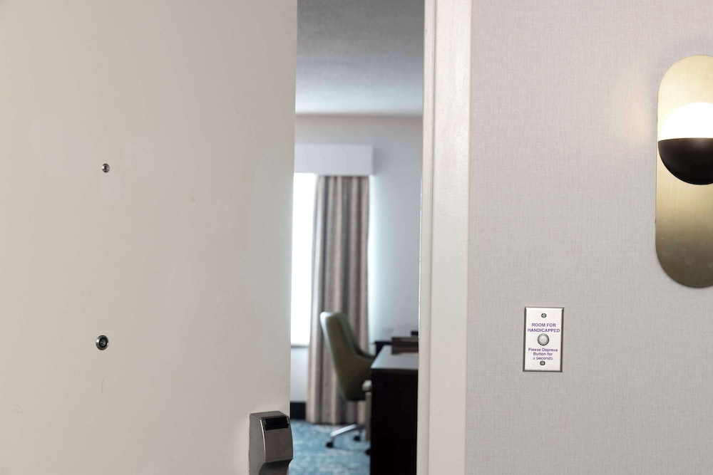 Hilton Garden Inn Bethesda Downtown - photo 17
