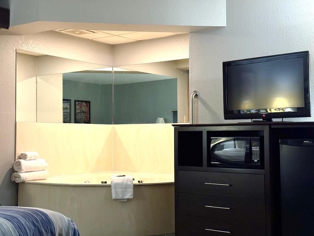 AmericInn by Wyndham Ames - photo 11