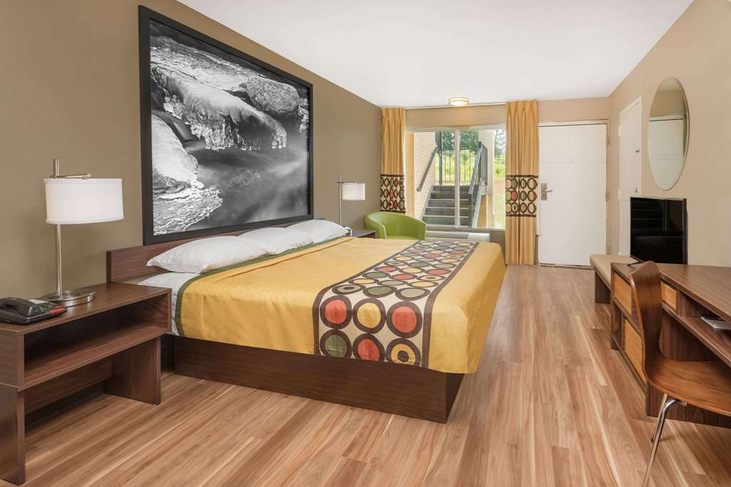 Super 8 by Wyndham Asheville Airport - photo 5