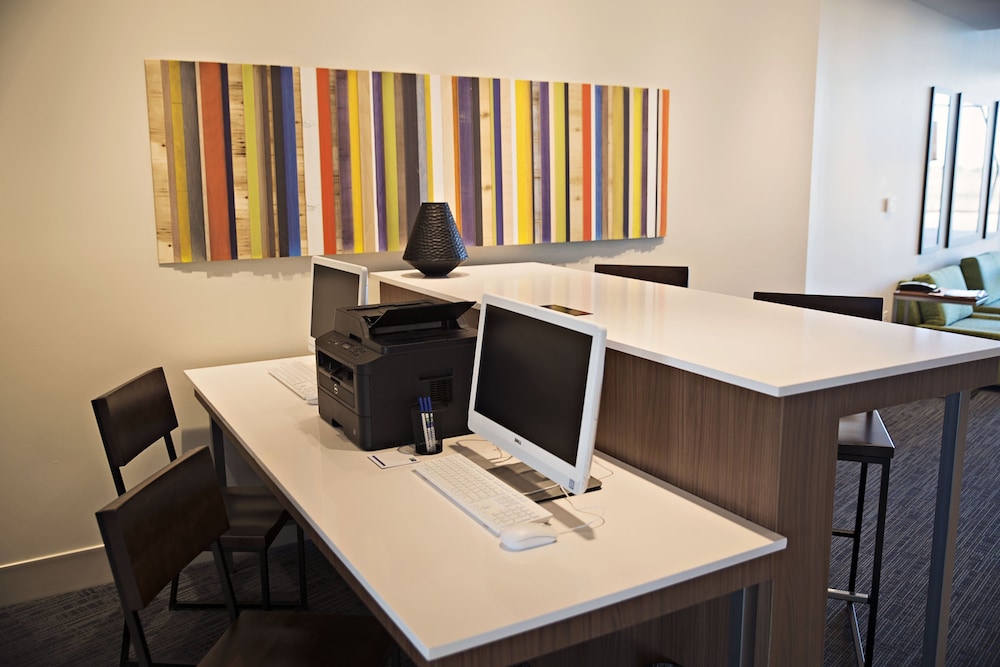Holiday Inn Express & Suites Rantoul by IHG - photo 37