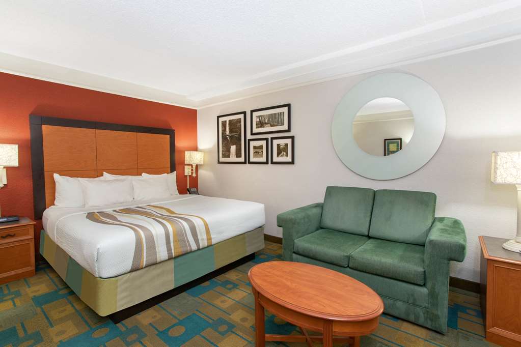 La Quinta Inn & Suites by Wyndham Denver Southwest Lakewood - featured photo