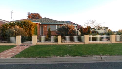 The Garden House — 4-Star Luxury Hotel in Tamworth, Australia