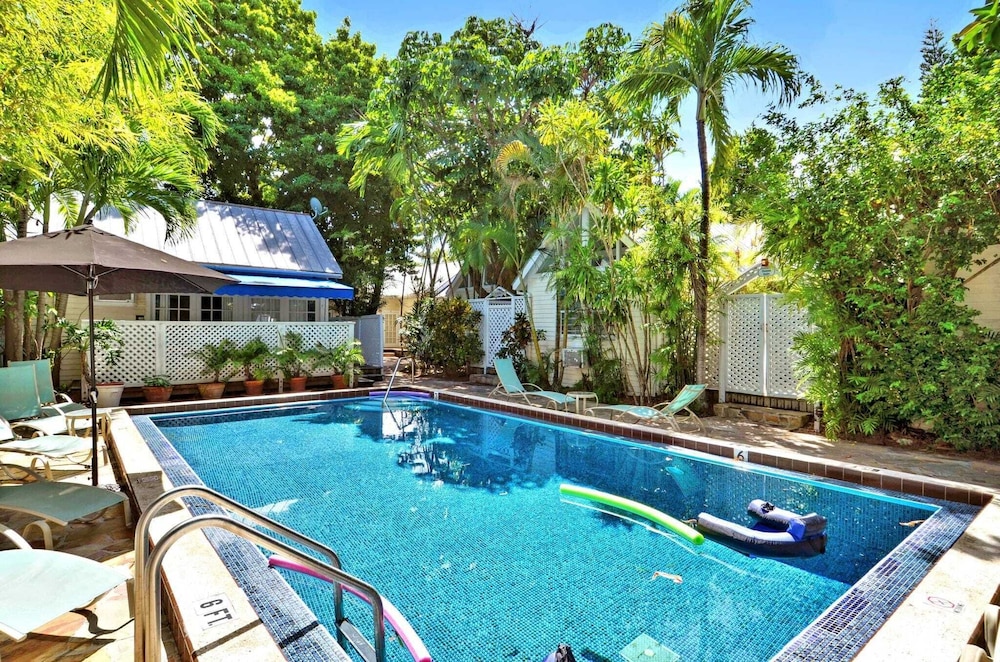 Tranquility by Avantstay Close to Duval St w BBQ & Shared Pool - photo 8