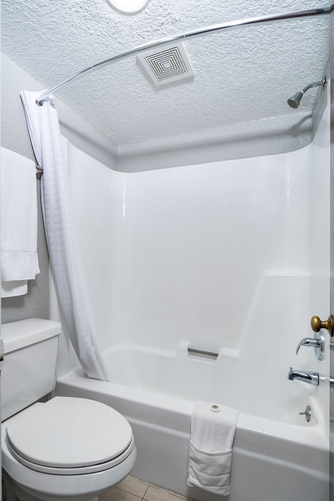GatorTown Inn - photo 16
