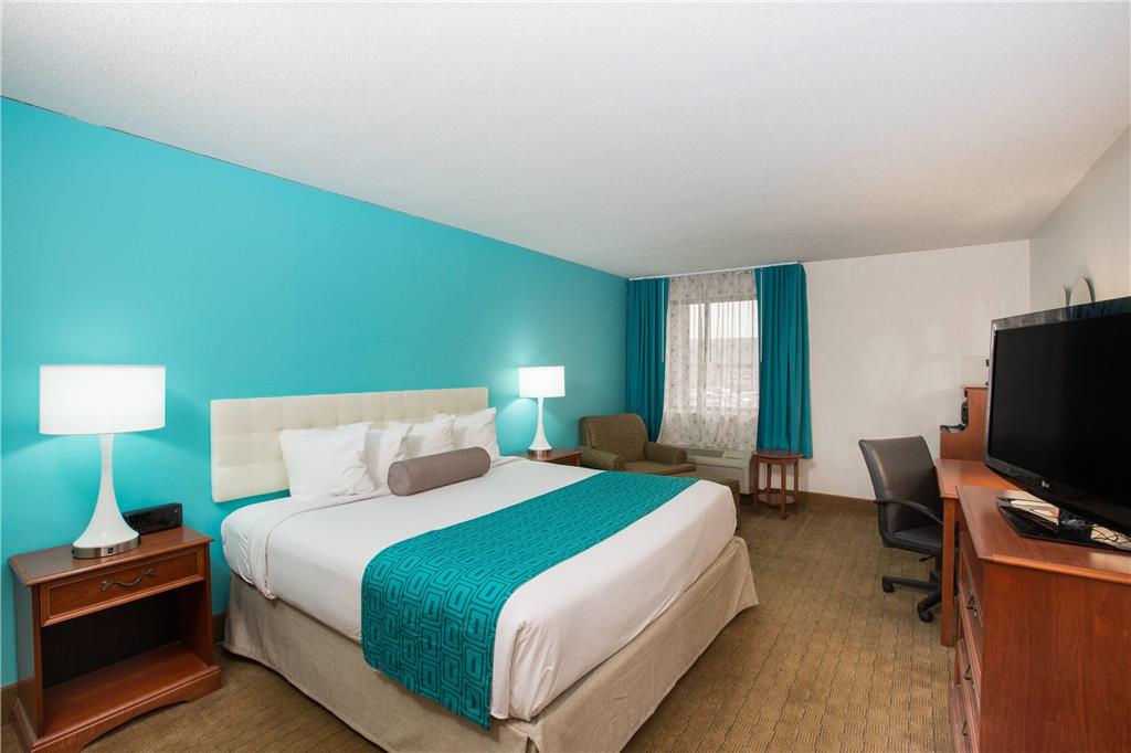 Howard Johnson by Wyndham Evansville East - photo 8