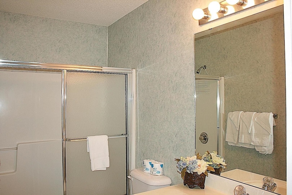 Brunswick Plantation Resort and Golf Condo 805M with Full Kitchen by RedAwning - photo 10