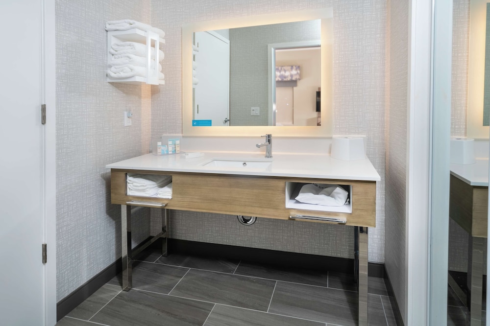 Hampton Inn & Suites Santa Maria - photo 20