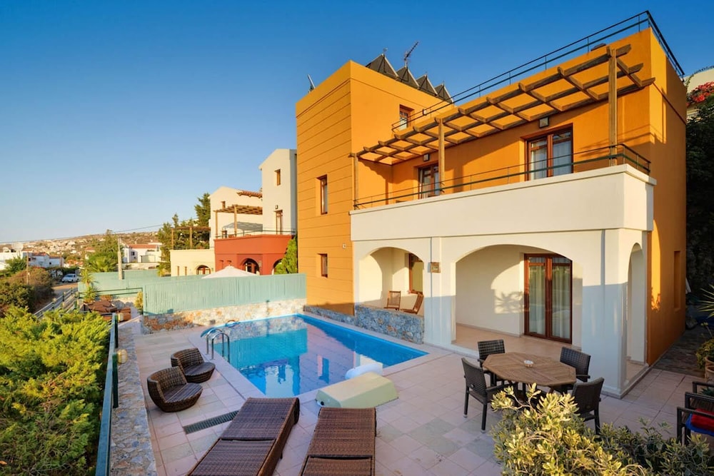 Odysseas Villa by LeaderStay — 4-Star Luxury Hotel in Prinos, Greece