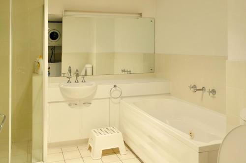 Kingston Comfy Apartment — Kingston — photo 2