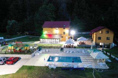 Pensiunea Roberto — 4-Star Luxury Hotel in Malaia, Romania