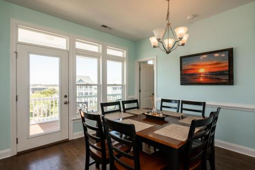 The Salty Dog by Oak Island Accommodations - photo 18