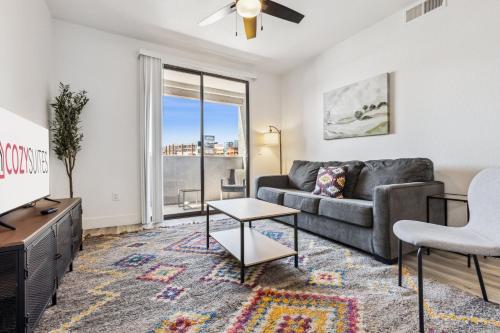 CozySuites Glendale Westgate with pool 09 — 4-Star Luxury Hotel in Glendale, United States
