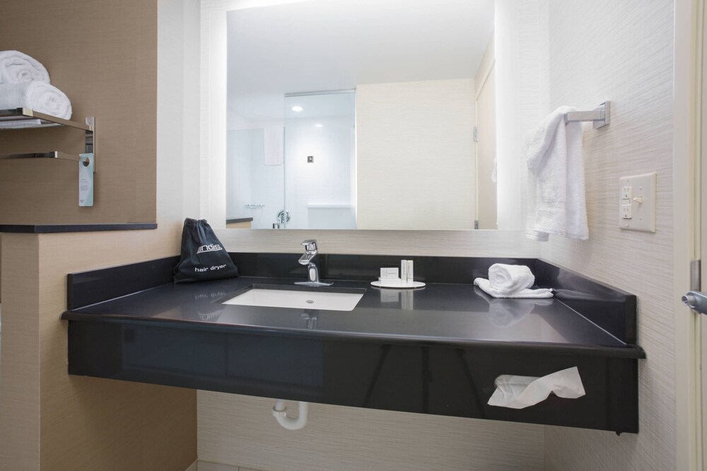 Fairfield Inn & Suites by Marriott Burlington - photo 8
