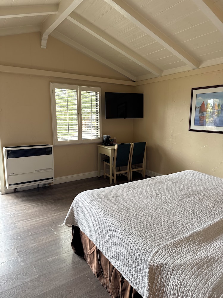 Carmel Resort Inn - photo 42