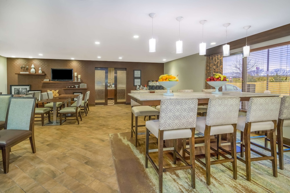 Hampton Inn Terre Haute - photo 36