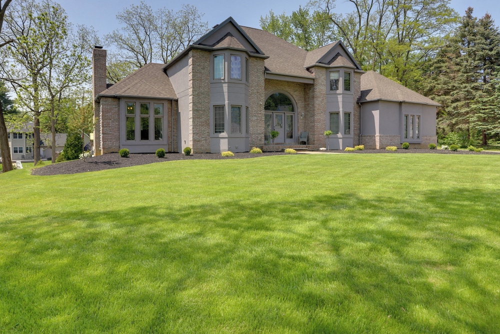 Spacious Refuge w Private Pool & Outdoor Bar in Amherst, United States