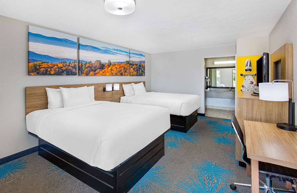 Days Inn by Wyndham Savannah - photo 27