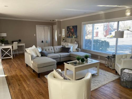 Elegant & spacious 32 Gem in Harper Woods — 4-Star Luxury Hotel in Harper Woods, United States