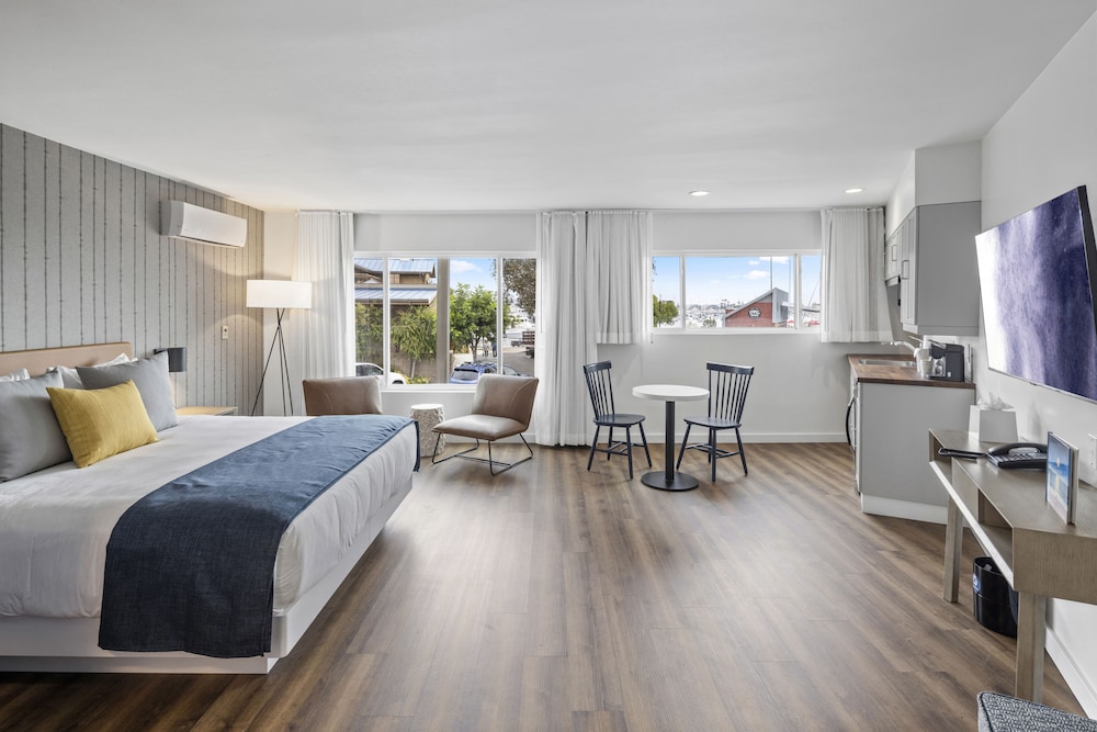 Sea Harbor Hotel - photo 17