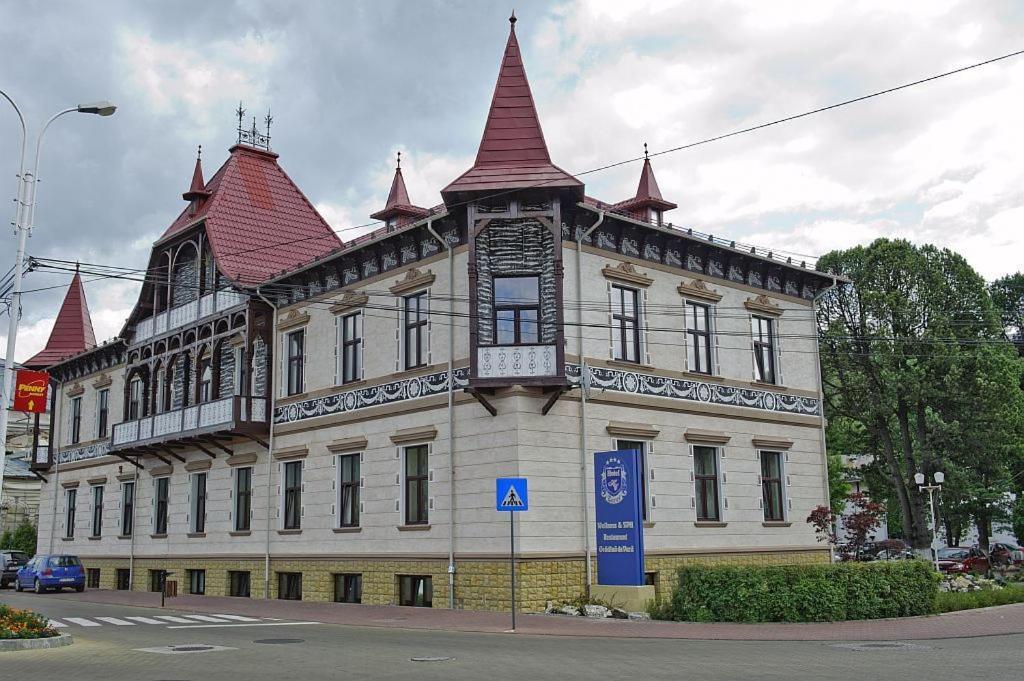 Hotel Carol Vatra Dornei — hotel in Vatra Dornei