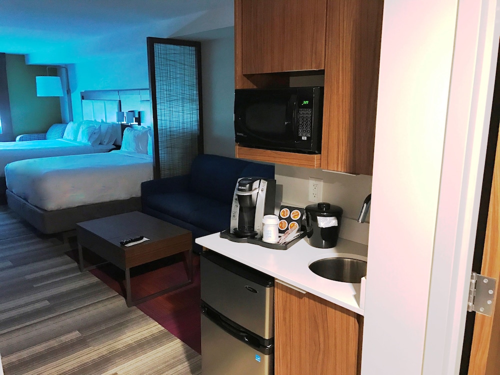 Holiday Inn Express & Suites Miami Airport East by IHG - photo 11