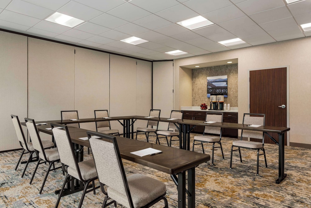Hampton Inn & Suites Pittsburgh Waterfront West Homestead - photo 36