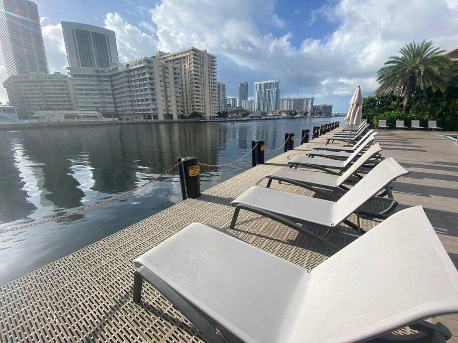 Dream Beach Apt 1BR Kitchen & Pool Access 06A — 4-Star Luxury Hotel in Hallandale Beach, United States