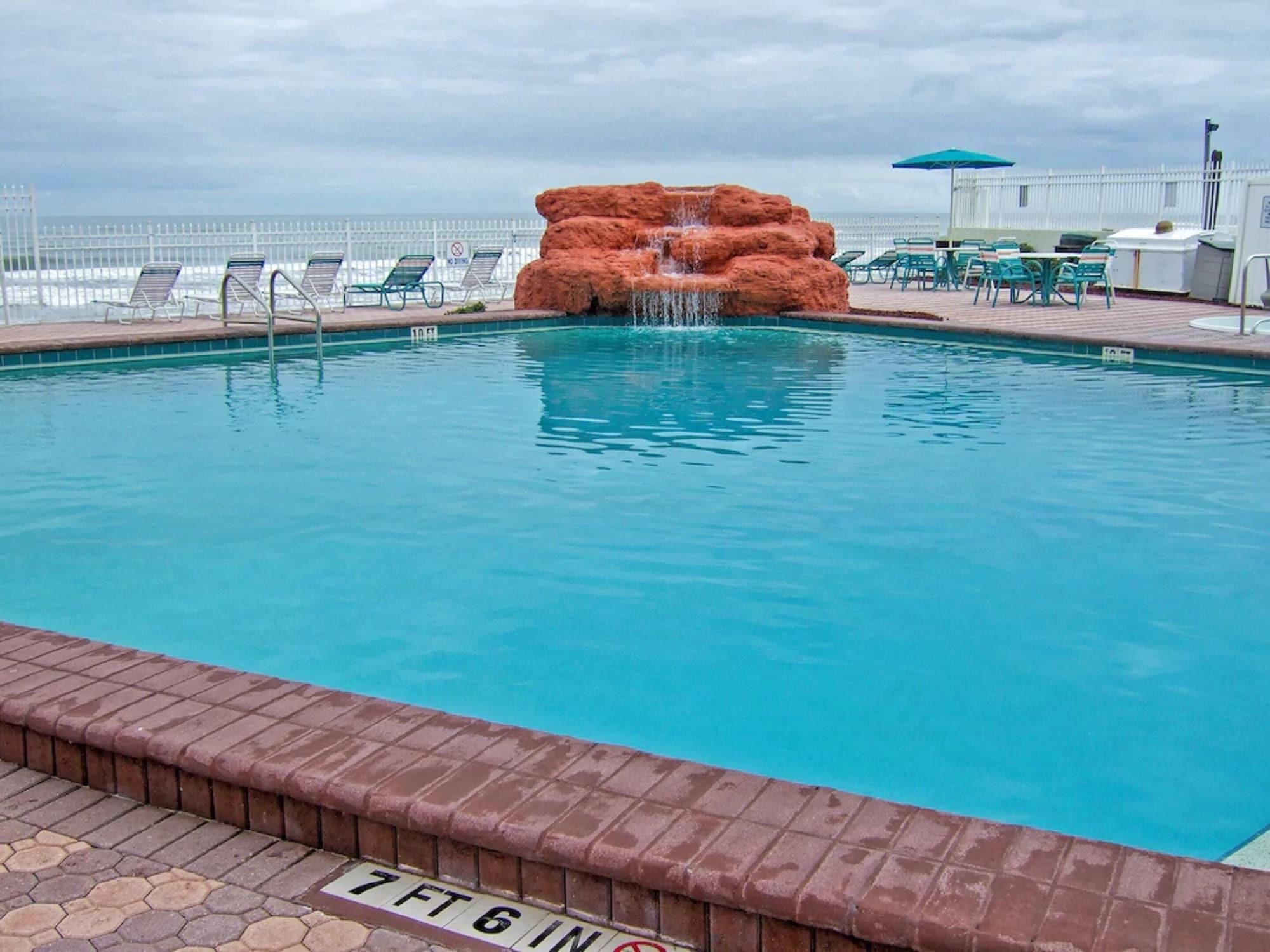 Harbour Beach Oceanfront Resort - photo 15