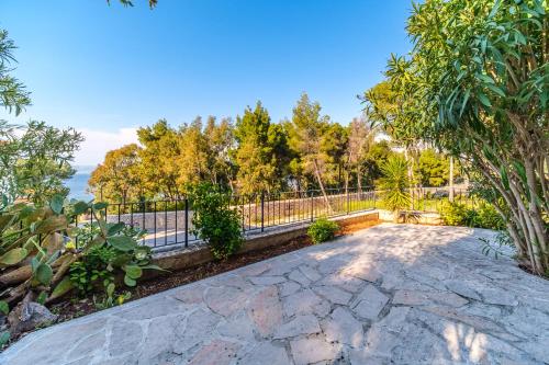 Apartment Elmira Charme Holidays — 4-Star Luxury Hotel in Sutivan, Croatia