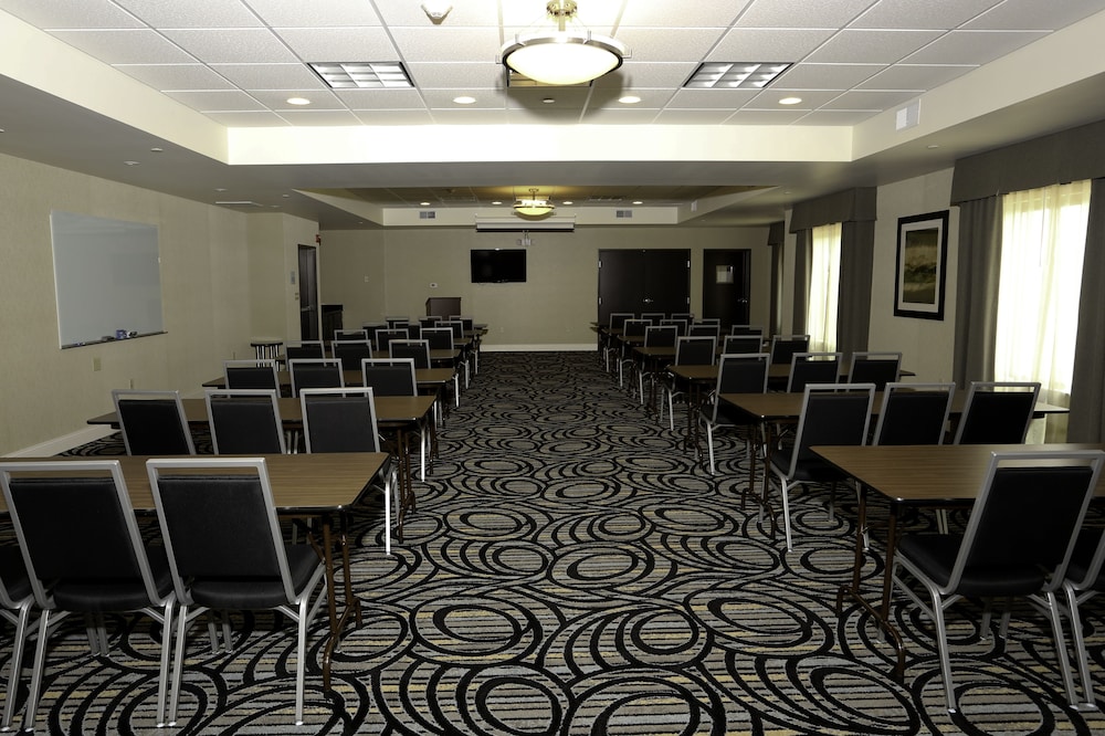 Holiday Inn Express Hotel & Suites Marion Northeast by IHG - photo 21