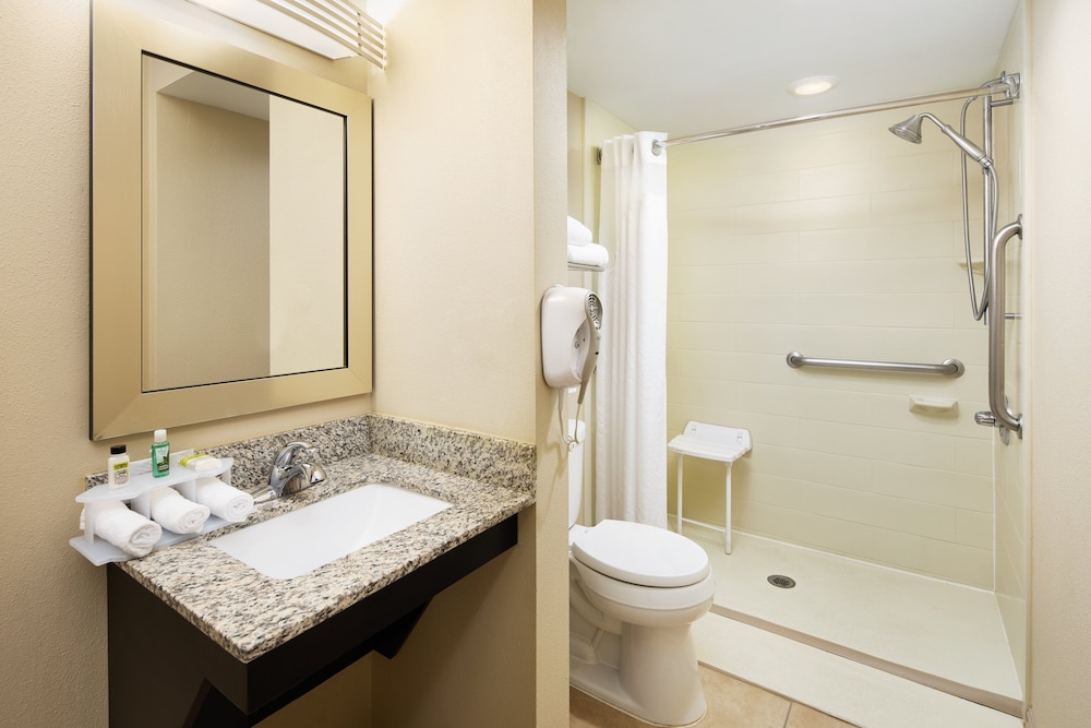 Holiday Inn Express & Suites Alpharetta Windward Parkway by IHG - photo 26