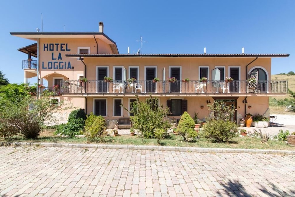 Hotel la Loggia - carbon neutral hotel in Castel Di Sangro