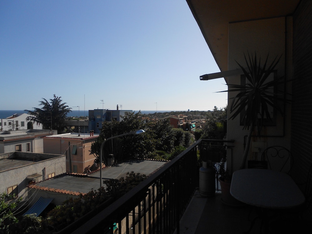 Banzai Beach Guest House 5122462 — Santa Marinella
