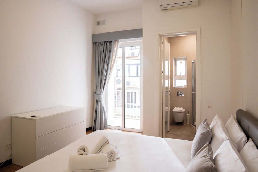 St.Julians Center Suites in San Giljan, Malta
