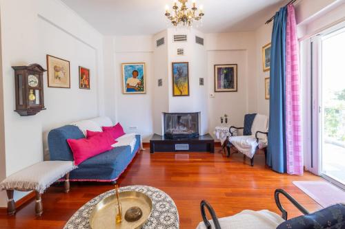 Virginia's Art House — 4-Star Luxury Hotel in Limin Mesoyaias, Greece