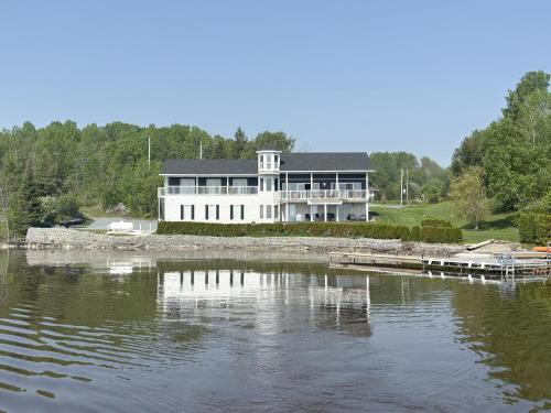 Haileybury Lakehouse in Unknown City, Canada