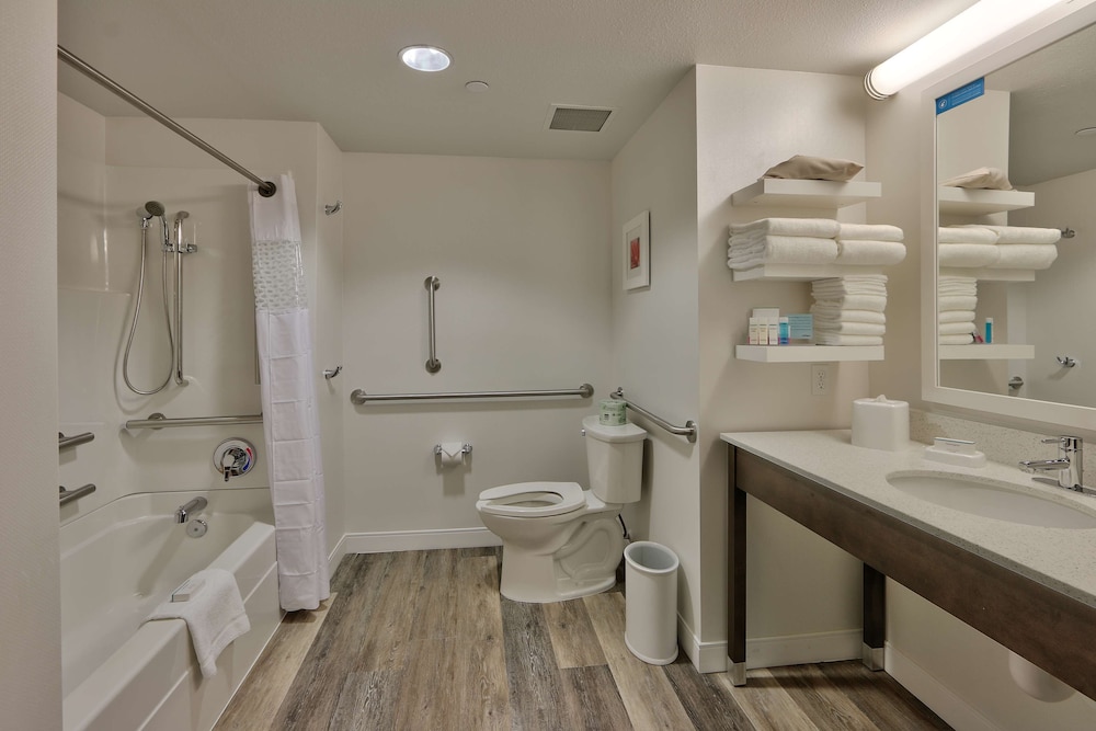 Hampton Inn & Suites Albuquerque Airport - photo 24