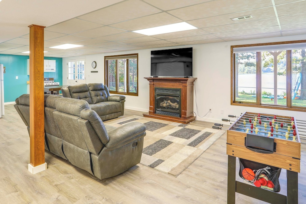 Lakefront Arkansas Escape w Grill Dock & Kayaks in Horseshoe Bend, United States