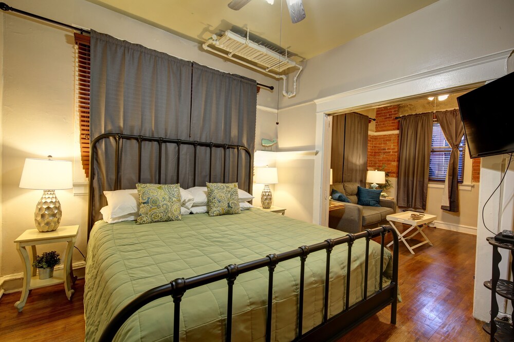 Ellison Suites - photo 16
