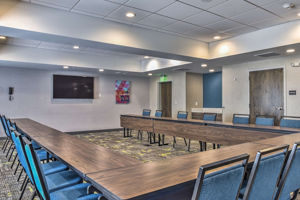 Hampton Inn & Suites by Hilton Keene - photo 17