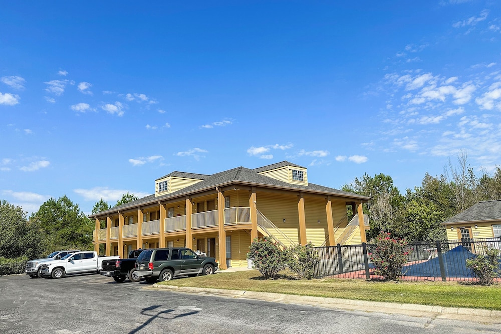 Bonita Lakes Inn by Capital O Meridian I20 - photo 83