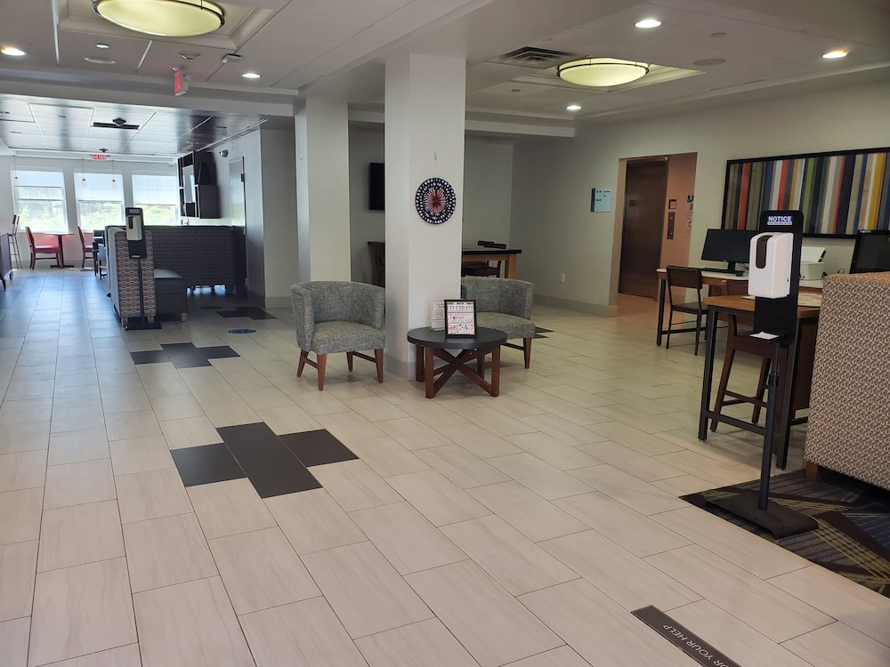 Holiday Inn Express Hotel & Suites Rochester by IHG - photo 35