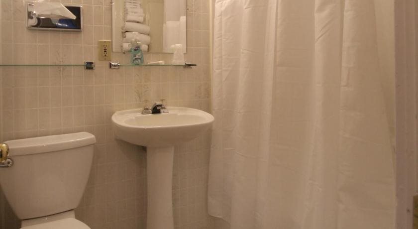 Maple Leaf Motel - carbon neutral hotel in Littleton