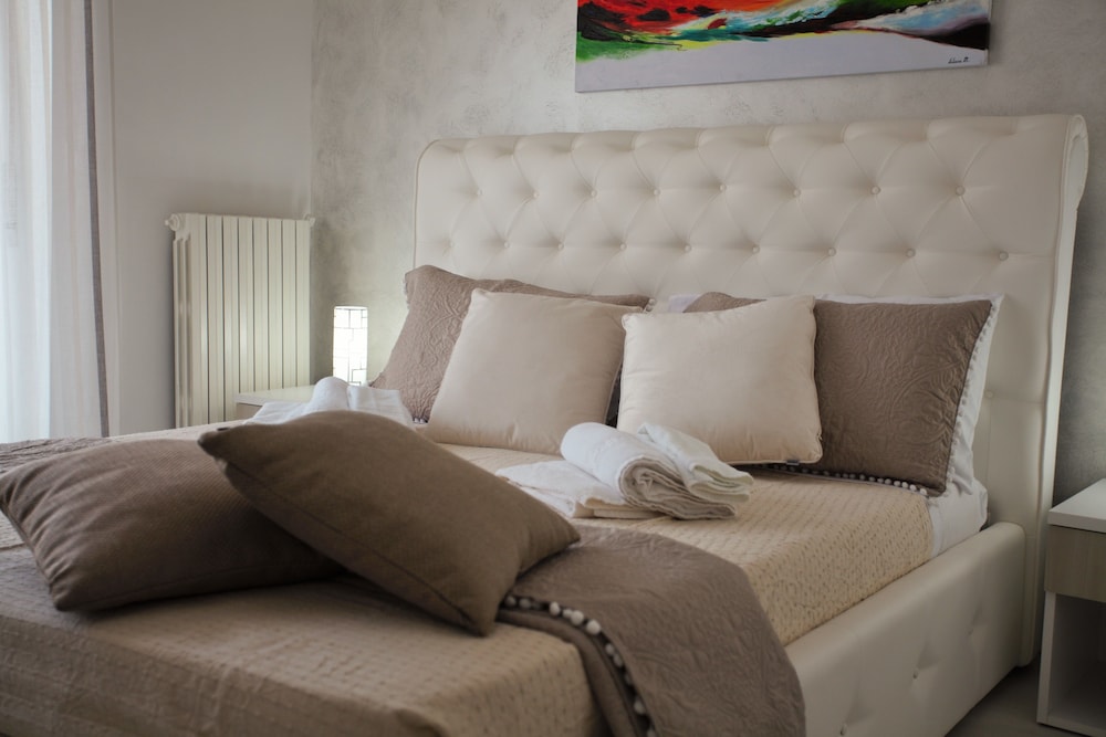 Central Apartments — 4-Star Luxury Hotel in Crotone, Italy
