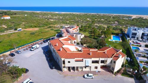 Praia da Lota Resort Beachfront Hotel — hotel in Vila Nova De Cacela