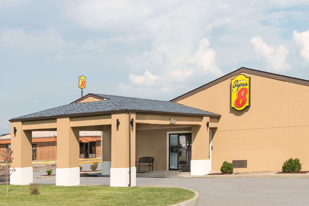 Super 8 by Wyndham Charleston Sikeston East MO - photo 2