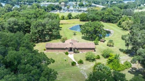 Astor Manor At Rivers Edge — hotel in Astor