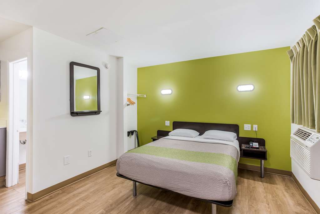 Studio 6 Extended Stay Jacksonville FL South - photo 7