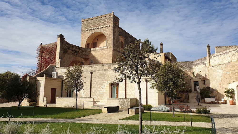 Residence Masseria Santa Lucia — 4-Star Luxury Hotel in Matera, Italy
