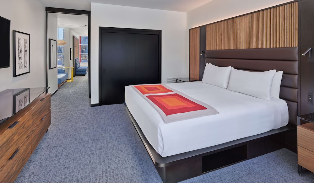 Aspen Meadows Resort - photo 4